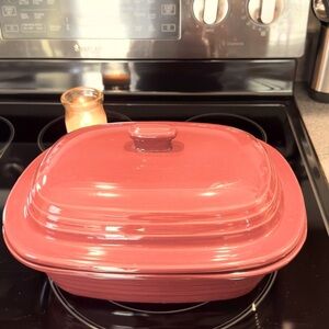 The Pampered Chef Deep Covered Baker-Maroon-Excellent Condition/Never Used